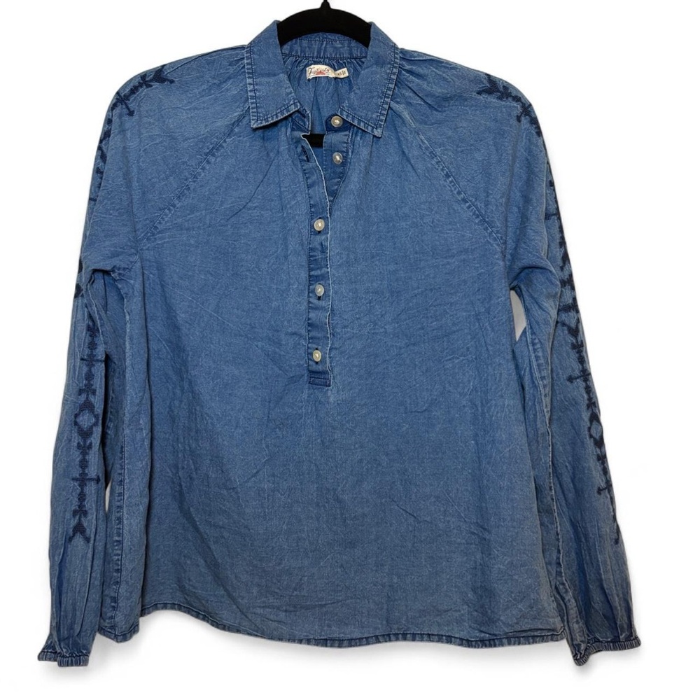 Faherty Brand x Doug Goodfeather "The Journey" Top in Blue Chambray Wash